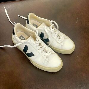 Veja Campo Leather Sneaker Women’s Black & White size 9